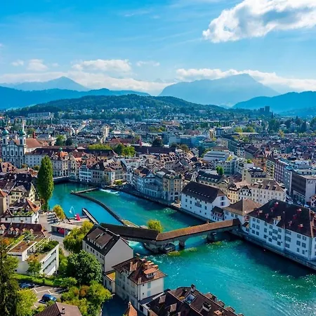 Zentrale Laenggasse - Ruhig - Gratis Parking - Oev Vor Der Tuer Apartment Bern