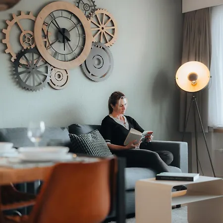 Zentrale Laenggasse - Ruhig - Gratis Parking - Oev Vor Der Tuer Apartment *