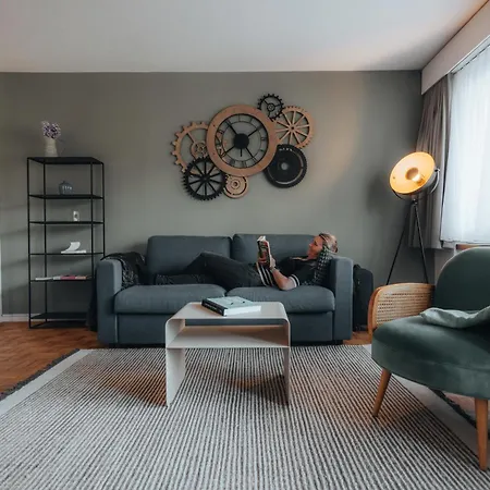 Zentrale Laenggasse - Ruhig - Gratis Parking - Oev Vor Der Tuer Lägenhet Bern