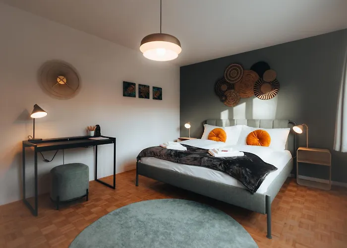 Zentrale Laenggasse - Ruhig - Gratis Parking - Oev Vor Der Tuer Apartment *