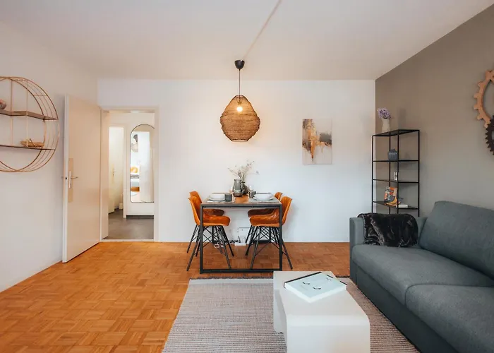 Zentrale Laenggasse - Ruhig - Gratis Parking - Oev Vor Der Tuer Apartment *